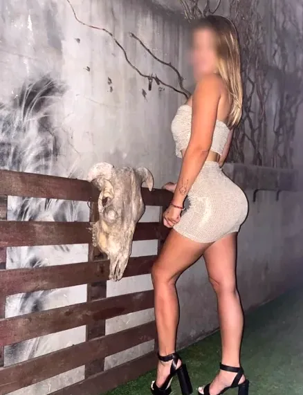 Azzurra, 32 anni